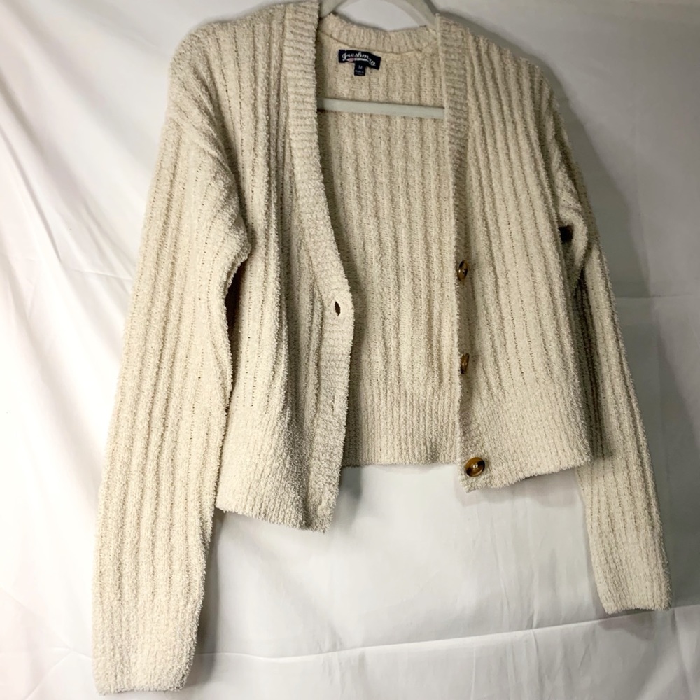 Cropped long sleeve knit top